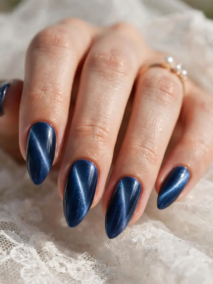 Blue velvet cat-eye magnetic blue wedding nails